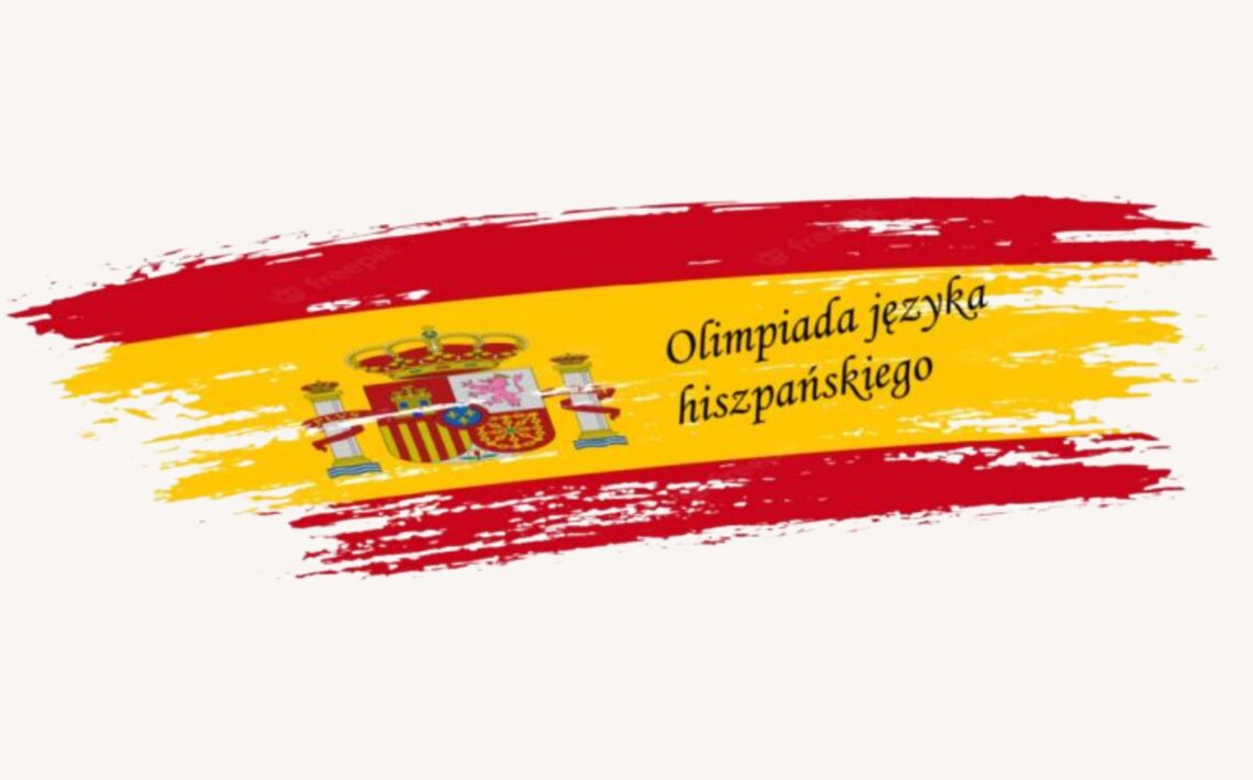 Flaga Hiszpanii w formie pociągnięć pędzla z napisem „Olimpiada języka hiszpańskiego” w żółtym pasie. Po lewej stronie widoczny herb Hiszpanii z koroną i kolumnami Heraklesa.