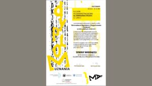 Dokument ma formę eleganckiego, pionowego certyfikatu.
Po lewej stronie biegnie wysoka, pionowa grafika – czarno-żółta, abstrakcyjna.
Reszta centralnej i prawej części to czytelnie ułożony tekst w języku polskim.

Opis graficzny – część lewa

Po lewej widnieje duża pionowa kompozycja graficzna:

Tło to czarne, pionowe „szkice” lub cyfrowe linie przypominające fragment kodu komputerowego albo szumu cyfrowego.

Na to nachodzi duży żółty napis „NOMINACJA”, zapisany pionowo, stylizowany, nieregularny, o bardzo dynamicznych liniach.

U dołu, pod żółtym elementem, znajduje się poziomy napis „UZNANIA” w kolorze czarnym.

Cała ta grafika wygląda jak nowoczesny, artystyczny motyw związany z programowaniem, algorytmami lub technologią.

Opis centralnej części dokumentu

W górnej części, po prawej stronie, znajduje się mała żółta ramka z tekstem:

„PRZYZNANY
Warszawa 22 11 2025”
(calutki tekst jest pisany wielkimi literami)

Pod ramką znajduje się większy żółty prostokąt obejmujący nazwę szkoły:

„I LICEUM OGÓLNOKSZTAŁCĄCEMU
IM. STANISŁAWA STASZICA
w Lublinie”

Treść główna (dokładna transkrypcja):

Poniżej, w czarnej czcionce, znajduje się tekst:

„za wyróżniającą się aktywność w ramach projektu
„Mistrzostwa w Algorytmice i Programowaniu – Uczniowie”
w roku szkolnym 2024/2025

a także za wysokie zaangażowanie uczniów
i nauczycieli w realizację zadań projektowych,
systematyczną pracę, bardzo wysoki poziom
merytoryczny oraz ponadprzeciętne wkłady
w rozwój kompetencji cyfrowych, zwłaszcza
algorytmicznych i programistycznych uczniów.

W uznaniu osiągnięć oraz znaczącego wkładu
w upowszechnianie nauki programowania
i myślenia algorytmicznego szkole
przyznaje się tytuł”

Najważniejszy wyróżniony tytuł:

Na środku, dużą, pogrubioną czcionką:

SZKOŁY WIODĄCEJ
W DZIEDZINIE EDUKACJI
ALGORYTMICZNO–PROGRAMISTYCZNEJ

Podpisy i sekcja dolna

Niżej widnieją dwa odręczne podpisy:

Po lewej napis drukowany: Prof. Krzysztof Loryś

Po prawej: Prof. Krzysztof Diks

Poniżej znajduje się rząd logotypów w czerni:

Fundacja Rozwoju Informatyki – logo składające się z dwóch nachodzących na siebie liter FRI.

Uniwersytet Warszawski – okrągłe logo uczelni.

Uniwersytet Wrocławski – symbol uczelni.

Ministerstwo Cyfryzacji – logo z orłem RP, po prawej czerwony akcent graficzny.

Pod logotypami znajduje się tekst:

„Zadanie finansowane ze środków Ministerstwa Cyfryzacji”

Prawy dolny róg

Znajduje się tam nowoczesne, czarno-żółte logo projektu.
Ma postać czarnego napisu stylizowanego na: „MAP” lub „MΔP” – z charakterystyczną ukośną literą A przypominającą grecką deltę. Obok pojawia się żółty, abstrakcyjny kształt przypominający klamrę.