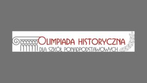 Baner z napisem „Olimpiada Historyczna dla Szkół Ponadpodstawowych”, z motywami antycznymi: po lewej stylizowana kolumna jońska, po prawej gałązka laurowa. Kolory: czerwony i szary na białym tle.