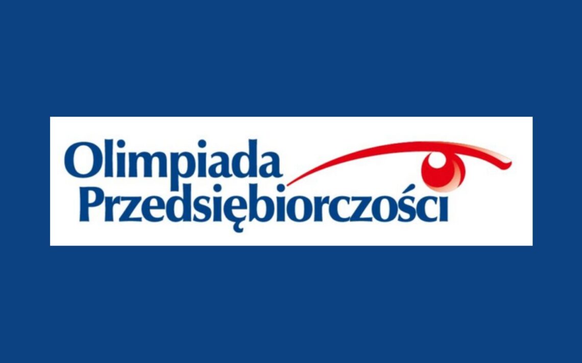 Logo „Olimpiada Przedsiębiorczości” – niebieski napis na białym tle, z czerwonym, łukowatym symbolem przypominającym dynamiczny ruch nad tekstem; całość umieszczona na granatowym tle.