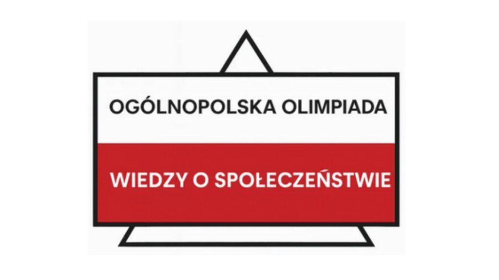 Grafika przedstawia prostokątną tablicę w czarnej ramce, stylizowaną na wiszący szyld. Górna połowa jest biała z czarnym napisem „OGÓLNOPOLSKA OLIMPIADA”. Dolna połowa jest czerwona z białym napisem „WIEDZY O SPOŁECZEŃSTWIE”. Całość ma minimalistyczny, oficjalny charakter i nawiązuje kolorami do barw Polski.