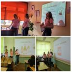 Grafika przedstawia trzy zdjęcia z prezentacji szkolnej. Na górnym zdjęciu trzy uczennice w różowych koszulkach stoją przy tablicy z rzutnikiem i omawiają slajd dotyczący celów projektu. Na dolnych zdjęciach te same uczennice prezentują projekt „Fonfree” przed klasą – stoją obok ekranu z prezentacją, a na ławkach widać torby i materiały. W tle znajduje się sala lekcyjna z oknami i zielonymi roletami.