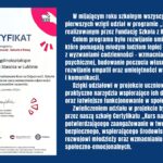 Wszyscy uczniowie klas pierwszych uczestniczyli w programie „Kurs na Odporność” Fundacji Szkoła z Klasą, rozwijając umiejętności wspierające dobrostan psychiczny, współpracę i komunikację. Zwieńczeniem projektu było otrzymanie przez szkołę certyfikatu potwierdzającego zaangażowanie w budowanie bezpiecznego i wspierającego środowiska dla młodzieży.